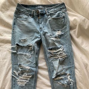 American Eagle tomgirl ripped jeans